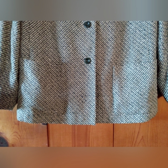 Elana by Tanner Silk Weave Button Front Jacket with Pockets - Picture 3 of 9